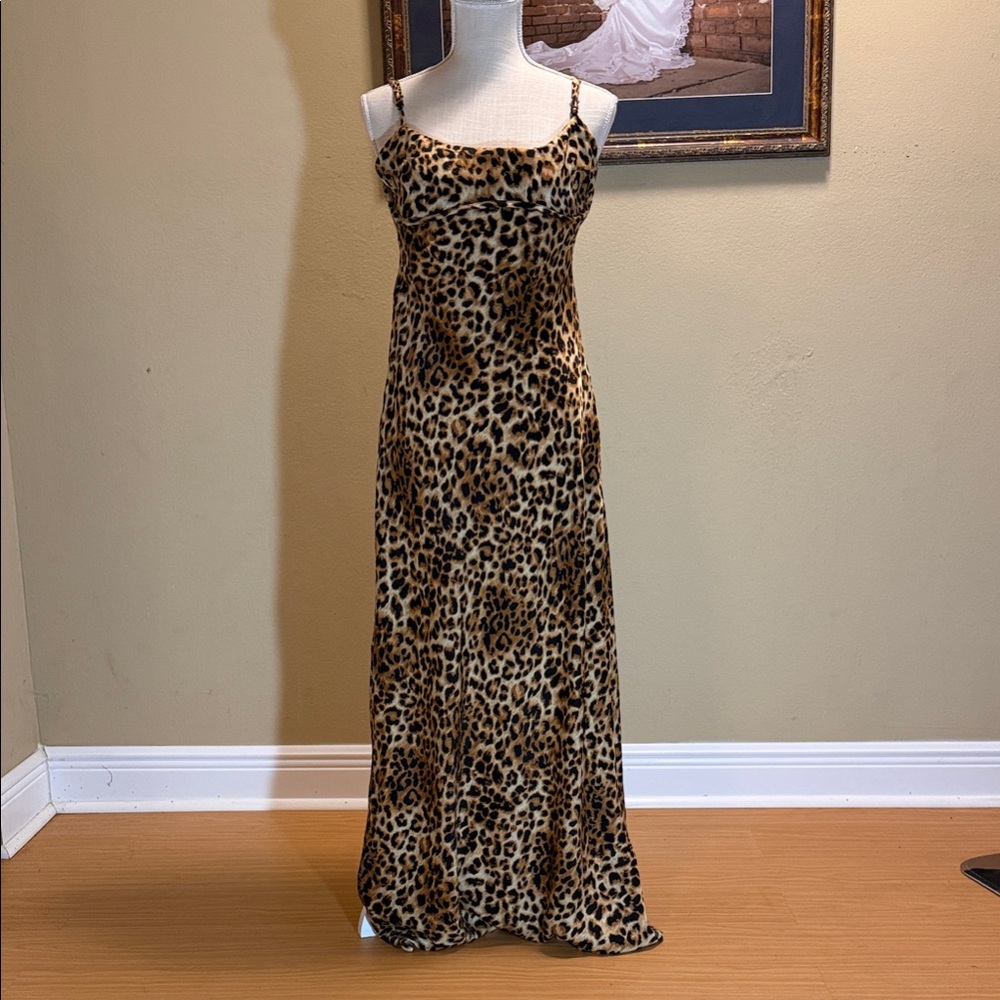 Elegant Leopard Print Maxi Dress
